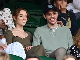 Phoebe Dynevor Boyfriend